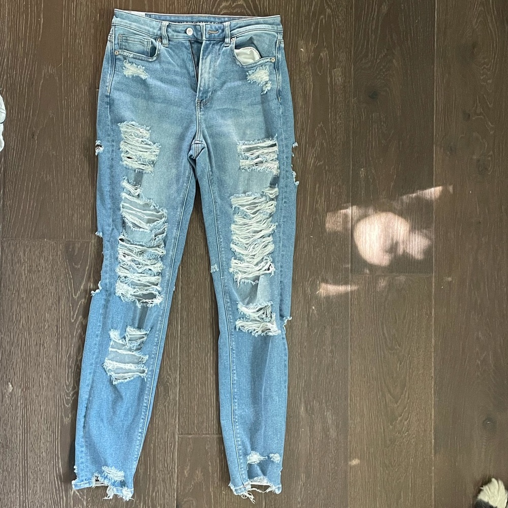American eagle ripped mom jeans